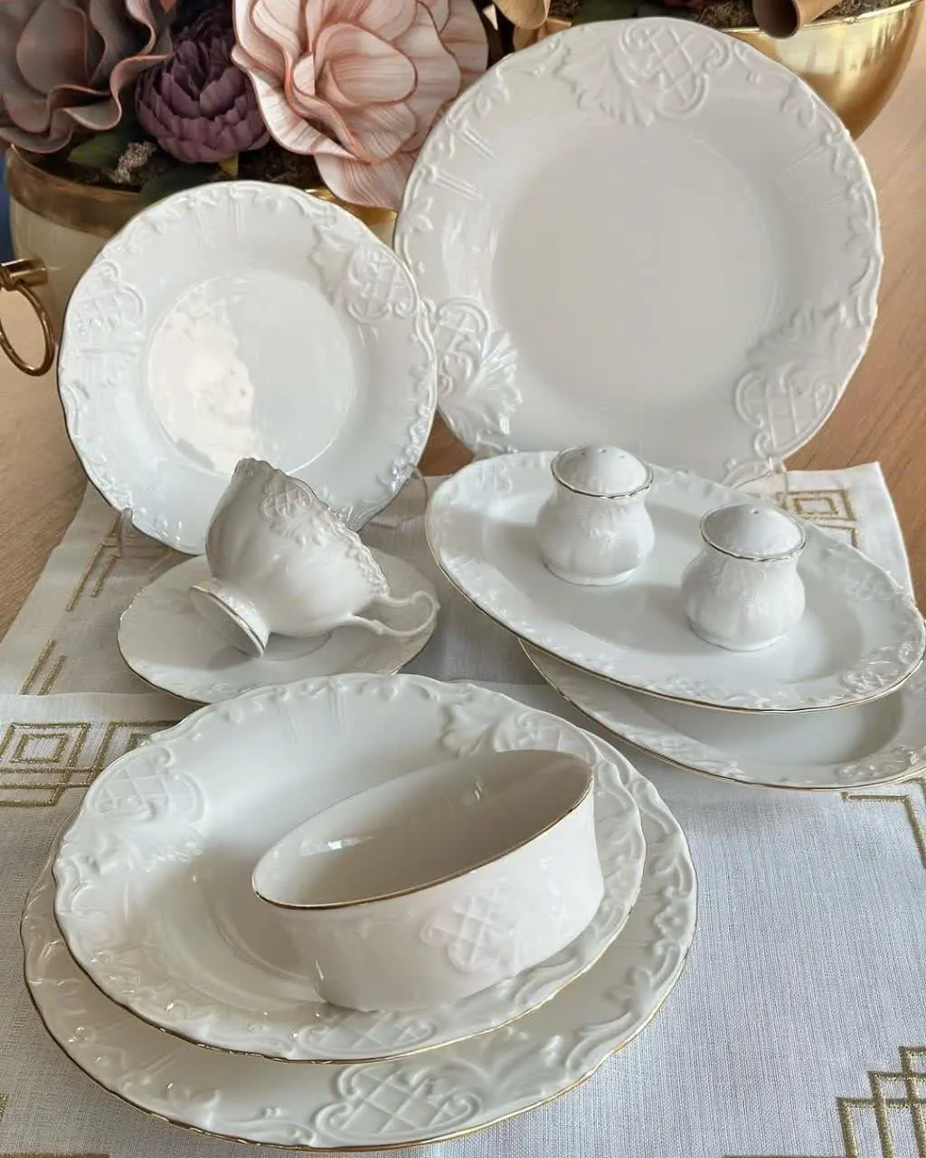 سرویس۲۸ پارچه لب طلا 
