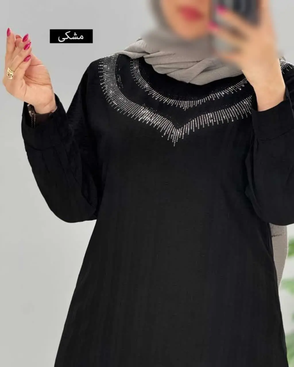 🌸 یه عیدانه زیبا و بلند و قواره دار در طرح تونیک باخرج کار نگین زیبا که نگیناش نمیریزه و با ایستایی عالی با پارچه درجه یک شانتون ژاکارد خنک مخصوص شیک پوشا. 
