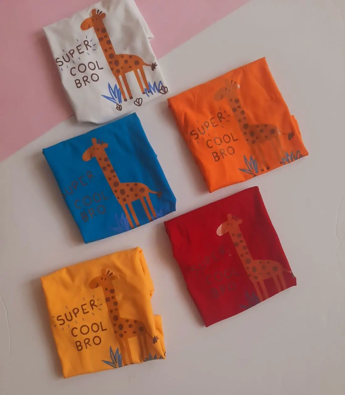 تی شرت پسرانه طرح زرافه
