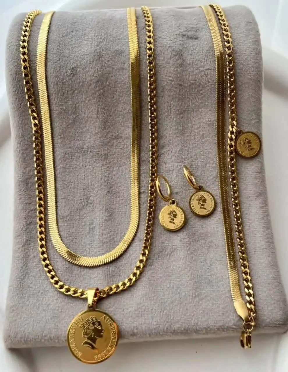 قیمت گردنبند ۵۵۰تومان