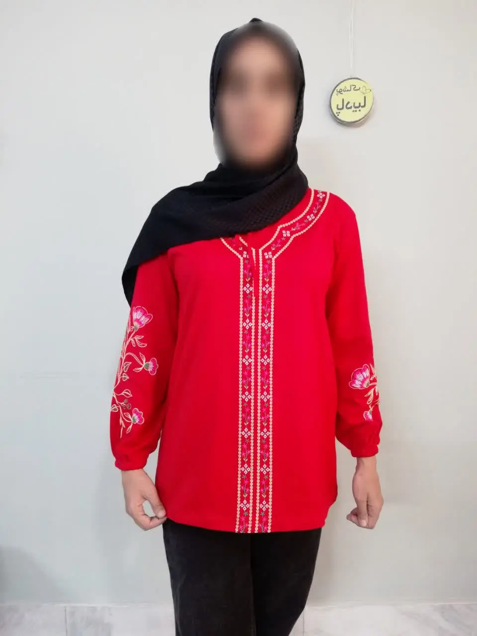 موجودی: کرم، قرمز، زرشکی