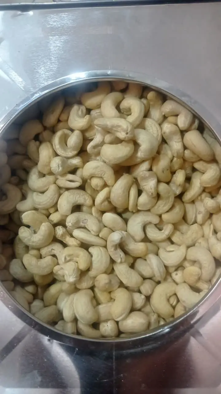 اینم از حلب بادام هندی تازه از کشور هندوستان 
