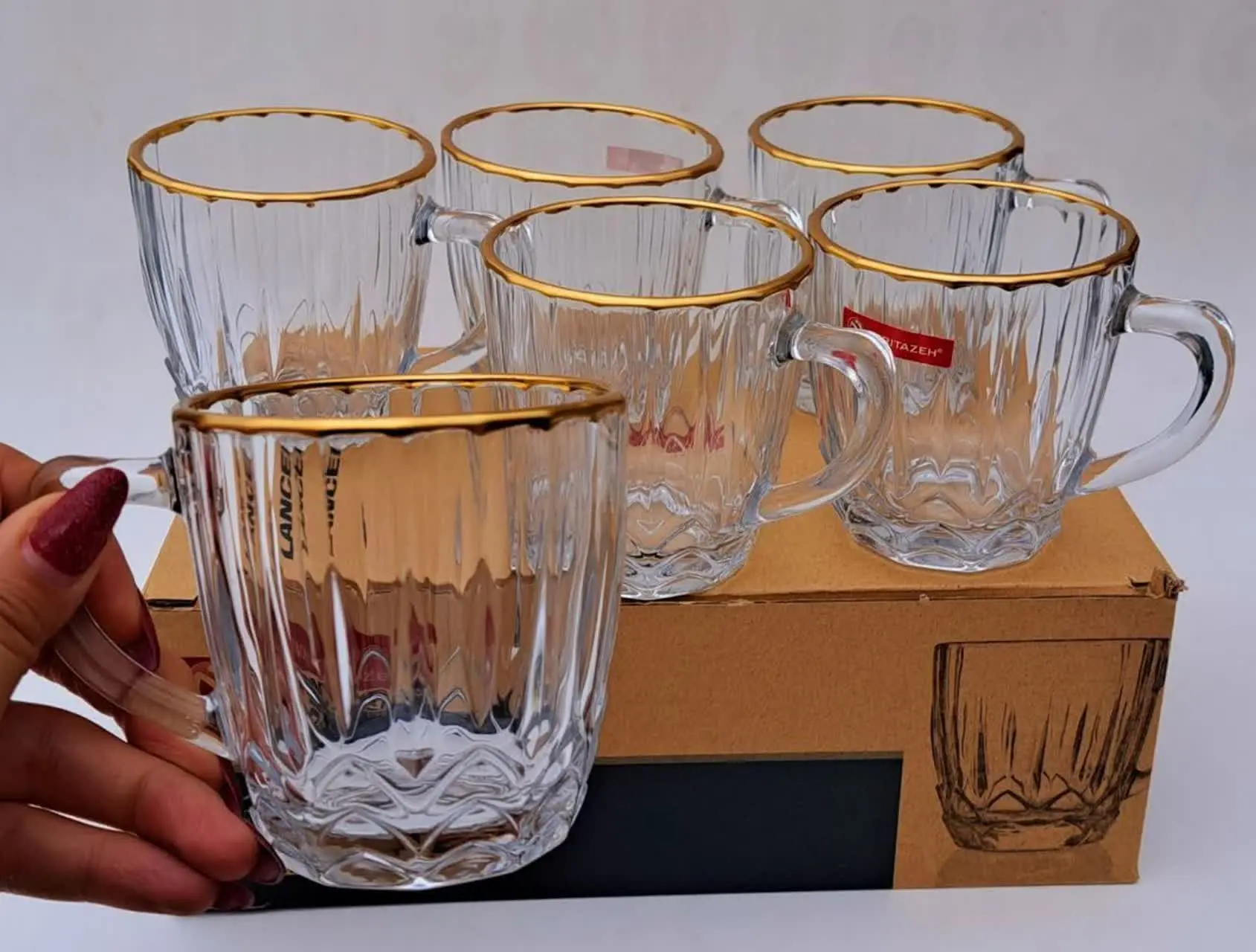 نیم لیوان لب طلا
