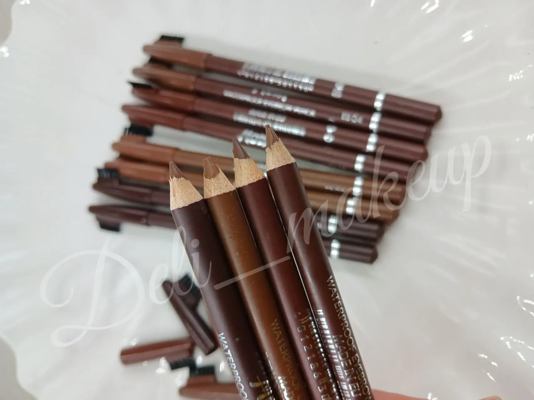 مداد ابرو برس دار مدا😍✨
