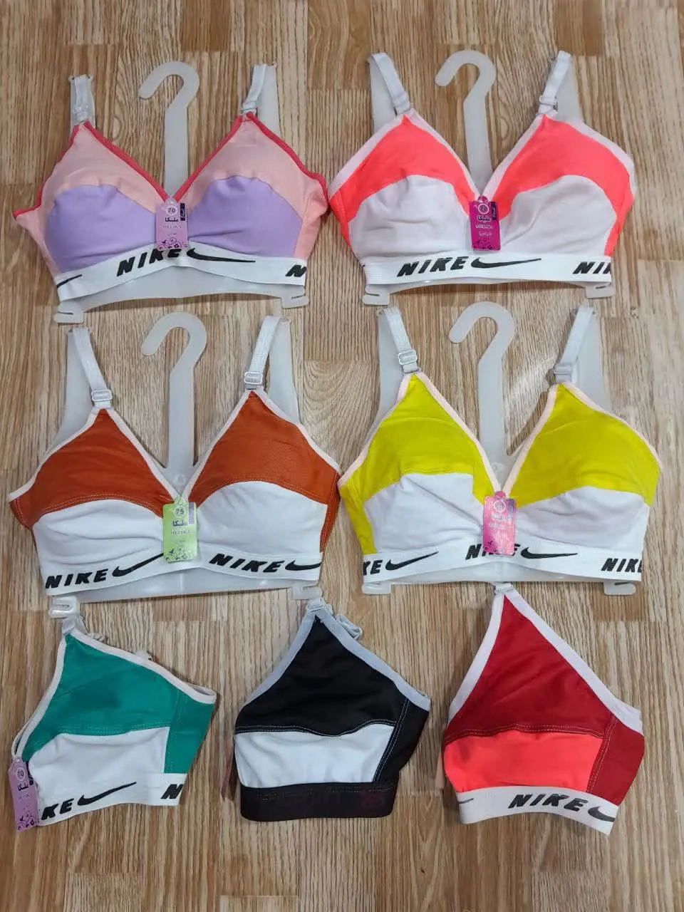 ✅ رنگبندی بسیار متنوع است و...