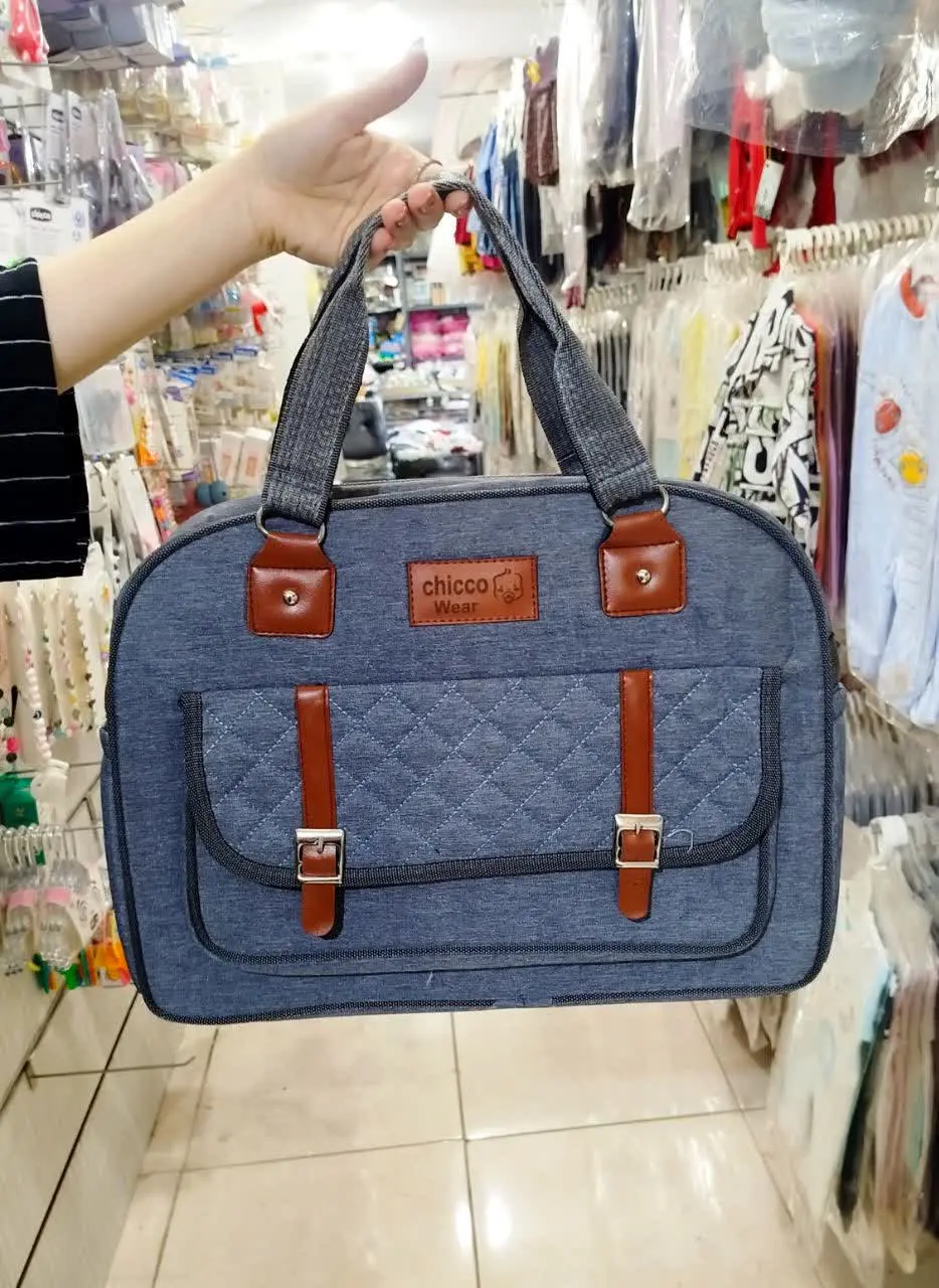 دارای دو عدد سگک جلوی کیف