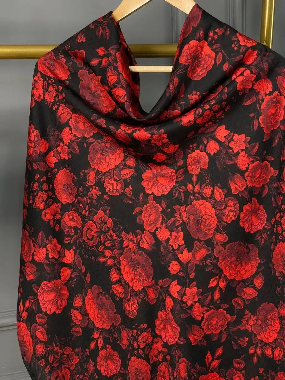 👈👈وقتی یک بانوی برجسته مثل سحر امامی، روسری ما رو برای یک مراسم مهم انتخاب می‌کنه، یعنی داریم راهو درست می‌ریم! 👉👉
