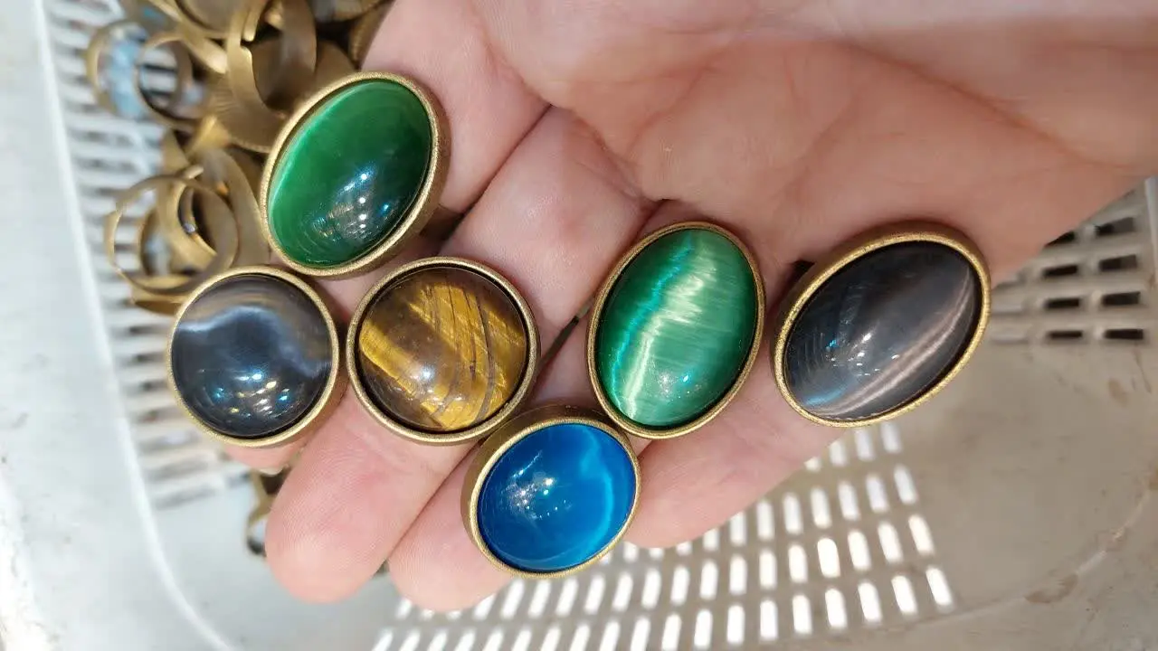 انگشتر برنز نگین چشم گربه
