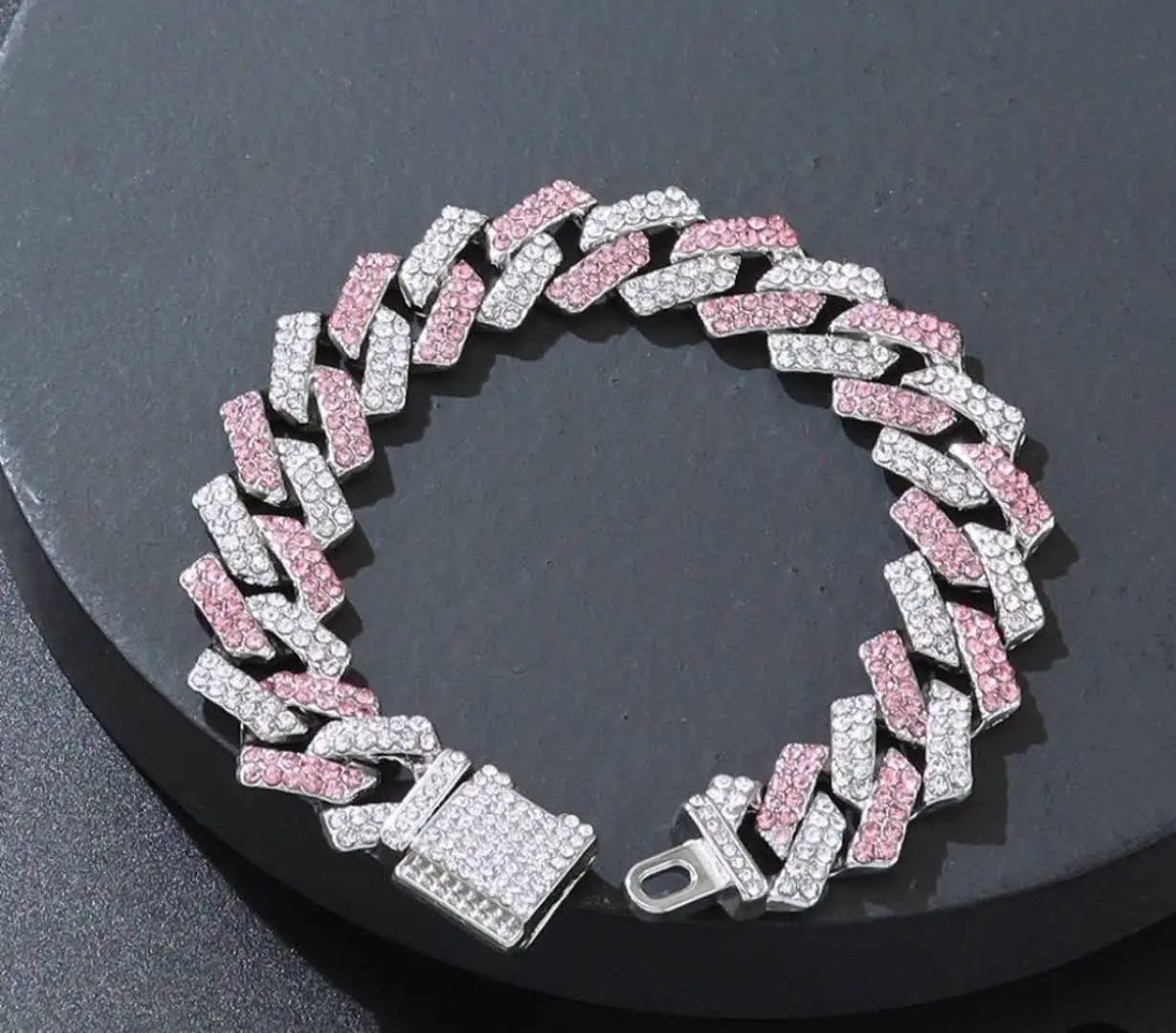 💍دستبند فول نگین بسیار جذاب 🤤