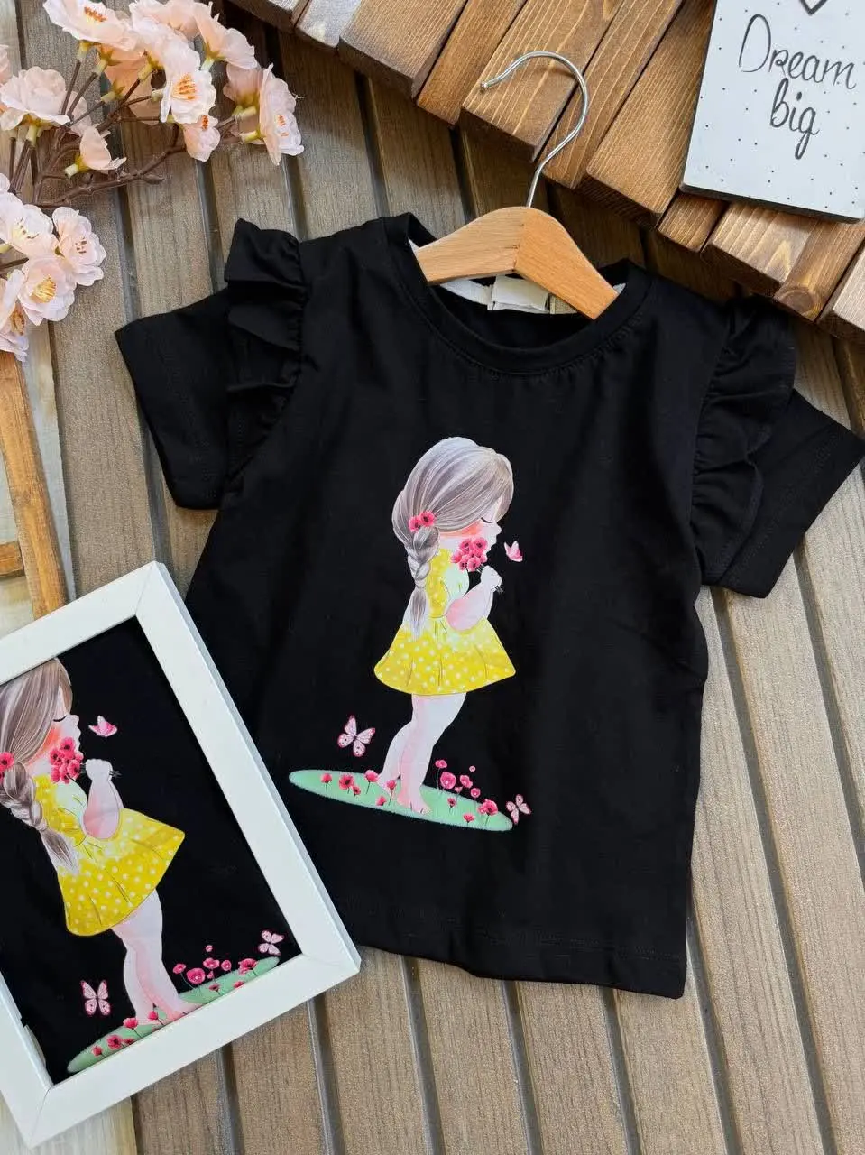 تیشرت مشکی دختر زیبا😍🦋
