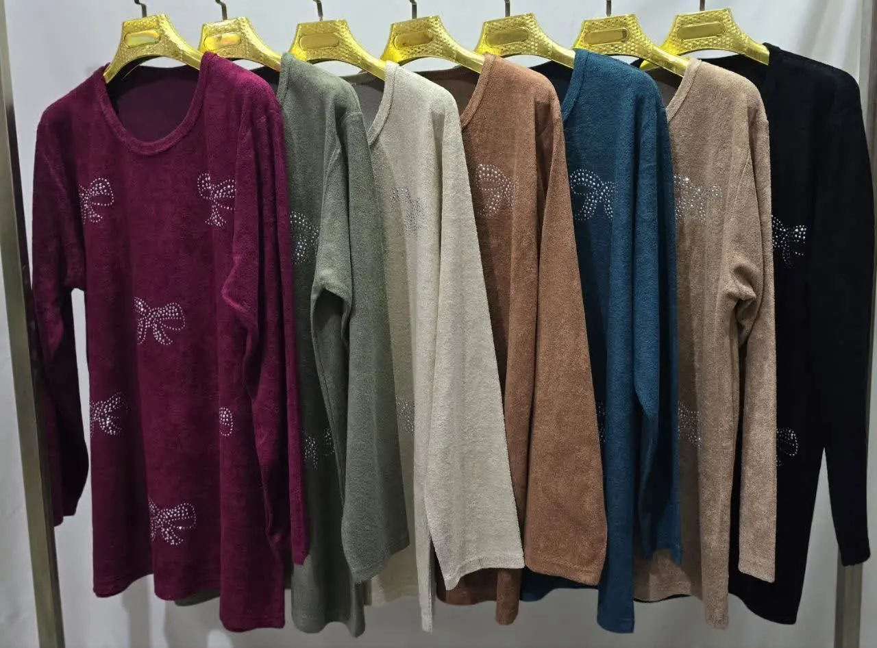 بلوز مخمل حوله‌ای نگین دار 
