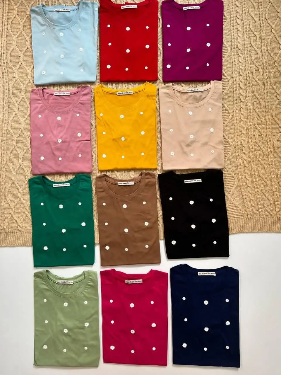 رنگ کرم. قهوه ای. مشکی. سرم...