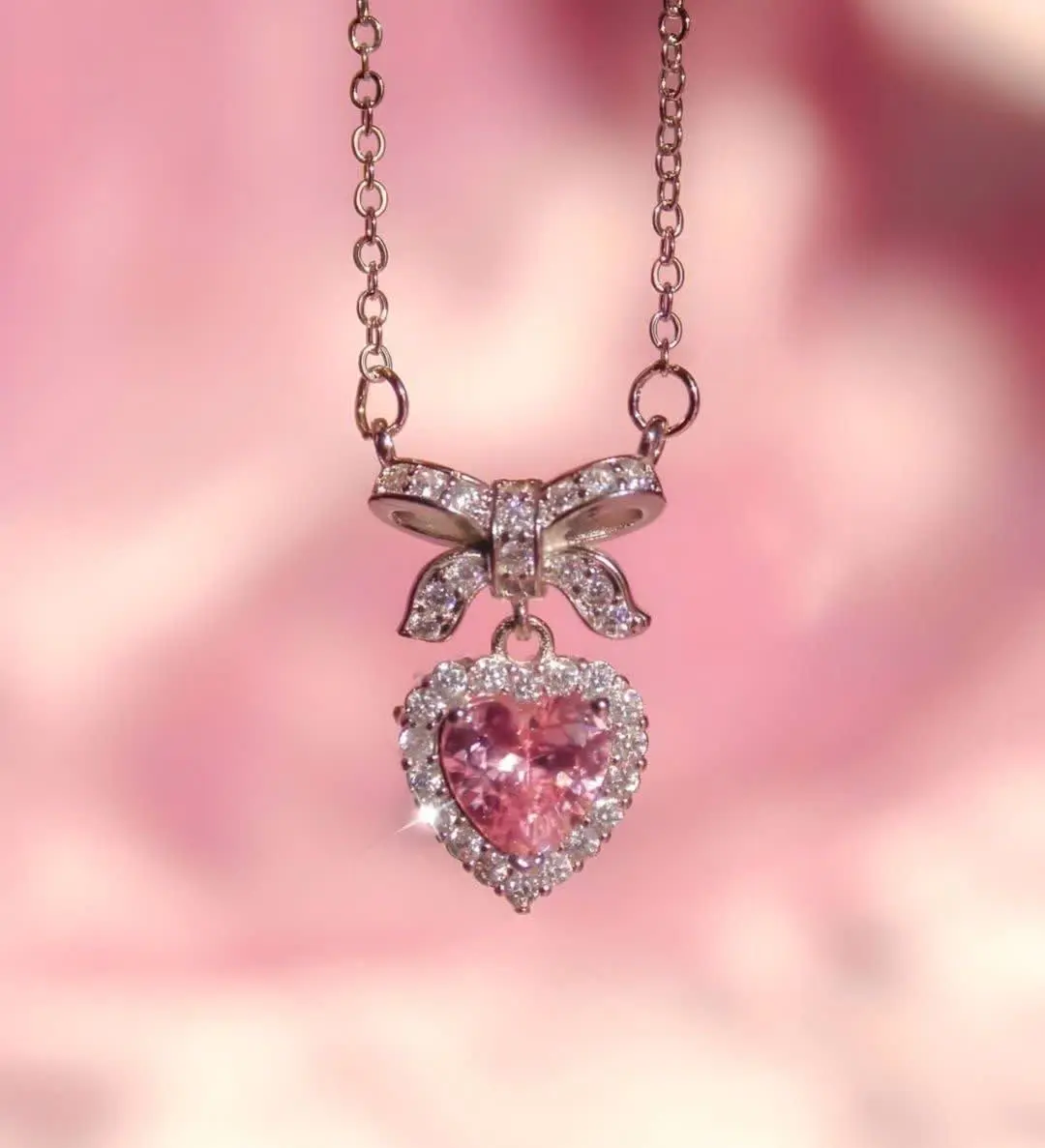 گردنبند قلب پرنسسی صورتی 🤤
