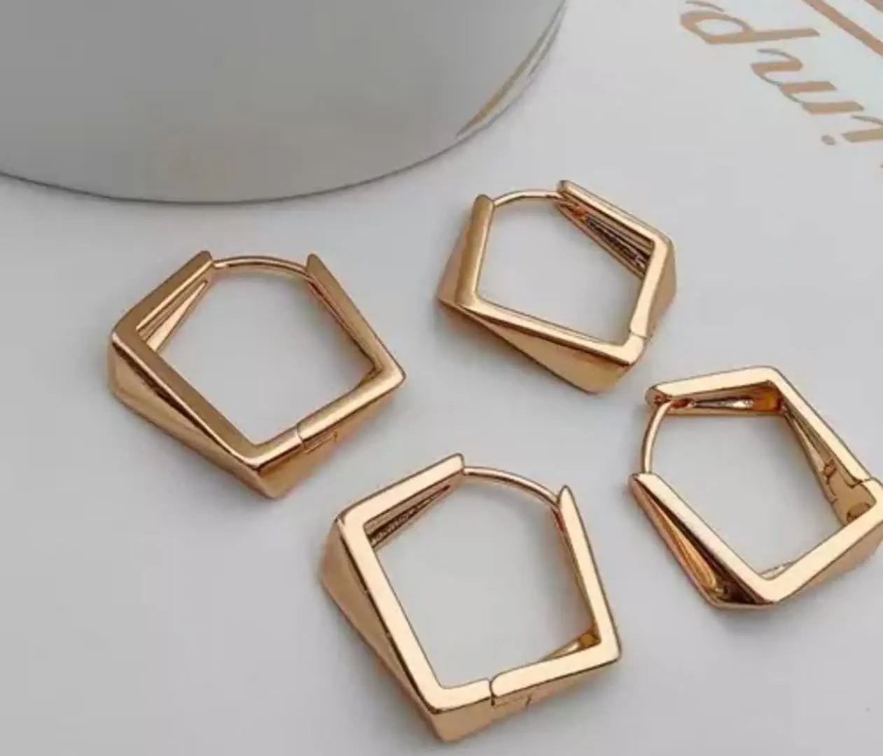 💍گوشواره ژوپینگ ۴ ضلعی بسیا...