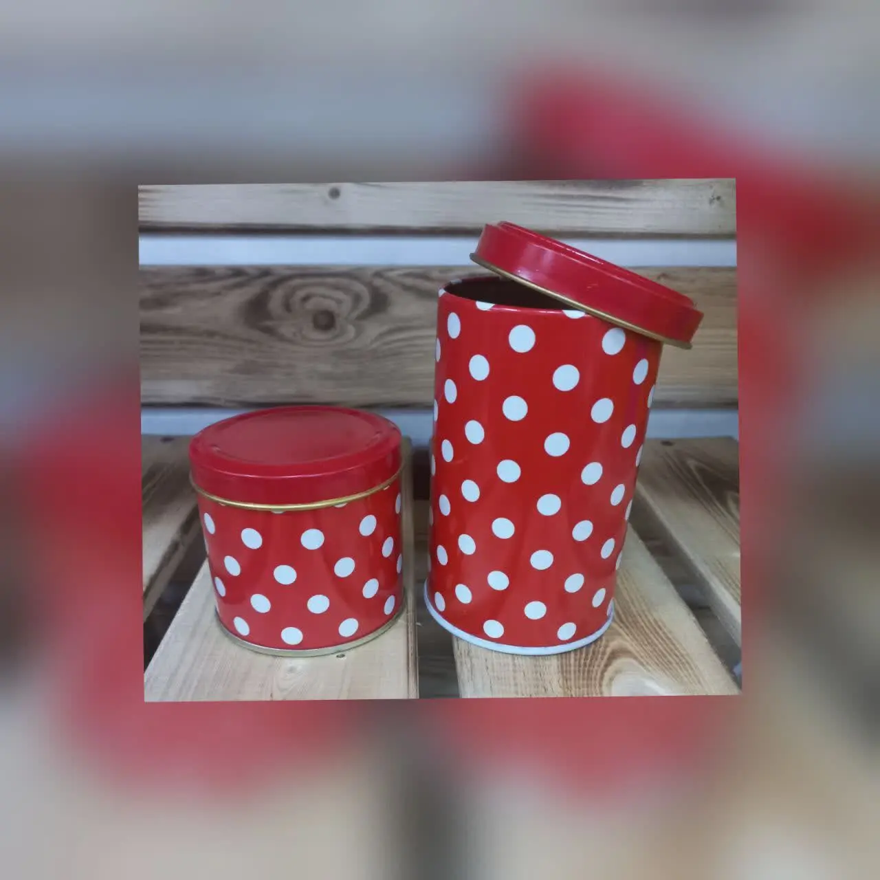 قوطی فلزی خالدار
