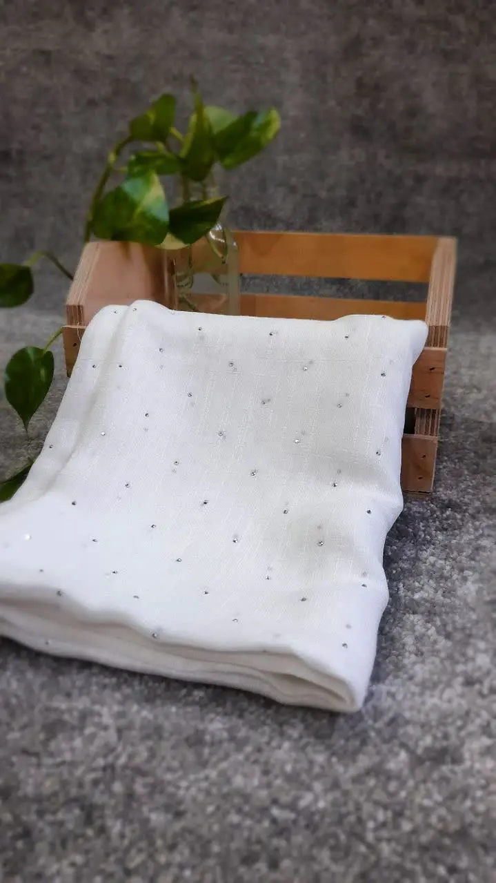 🌱🤍 روسری نگین دار
