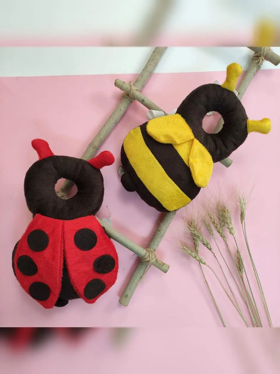 محافظ سر عروسکی زنبور و کفشدوزک نوزادی کد ۳۴۰۰۲ 
