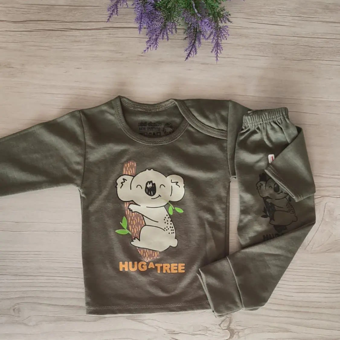 حراج بلوز شلوار نوزادی سایز ۱ و ۲ و ۳ 
