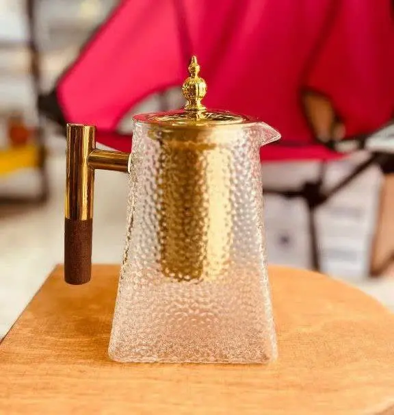 قوری مربع دسته طلایی
