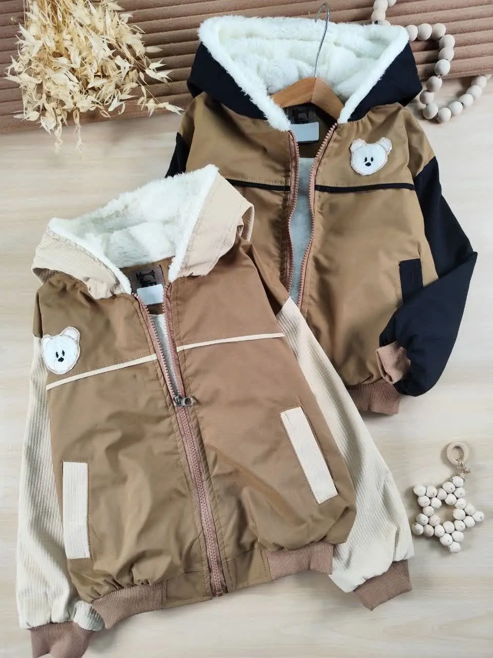 توضیحات: آستین از کنار کلاه...