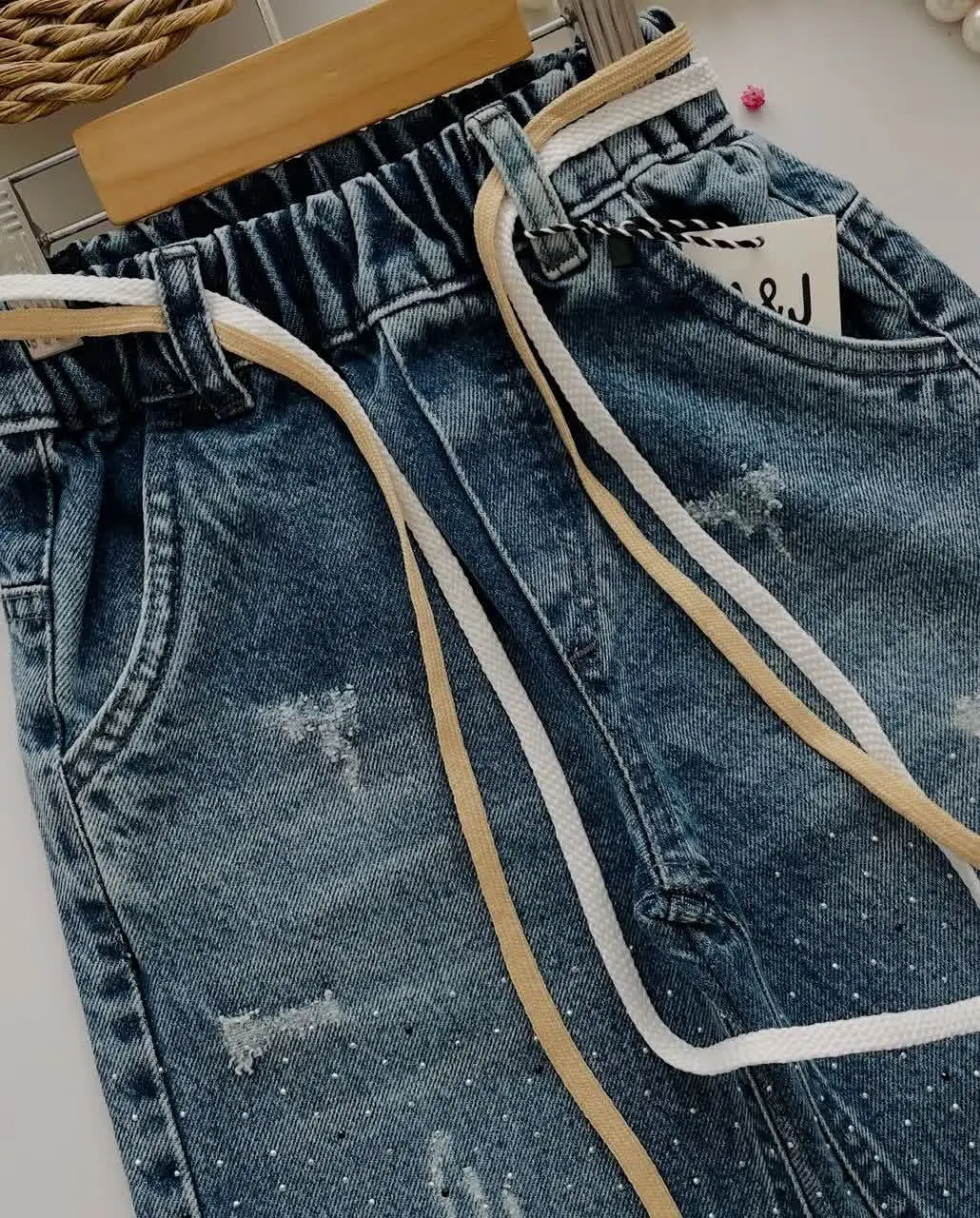 یدونه از این شلوار جین های...