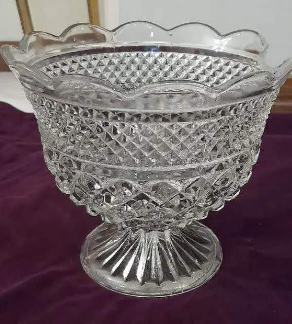 گز خوری آمریکایی قدیمی یک تکه از لبه کنده شده و میتوان چسباند 
