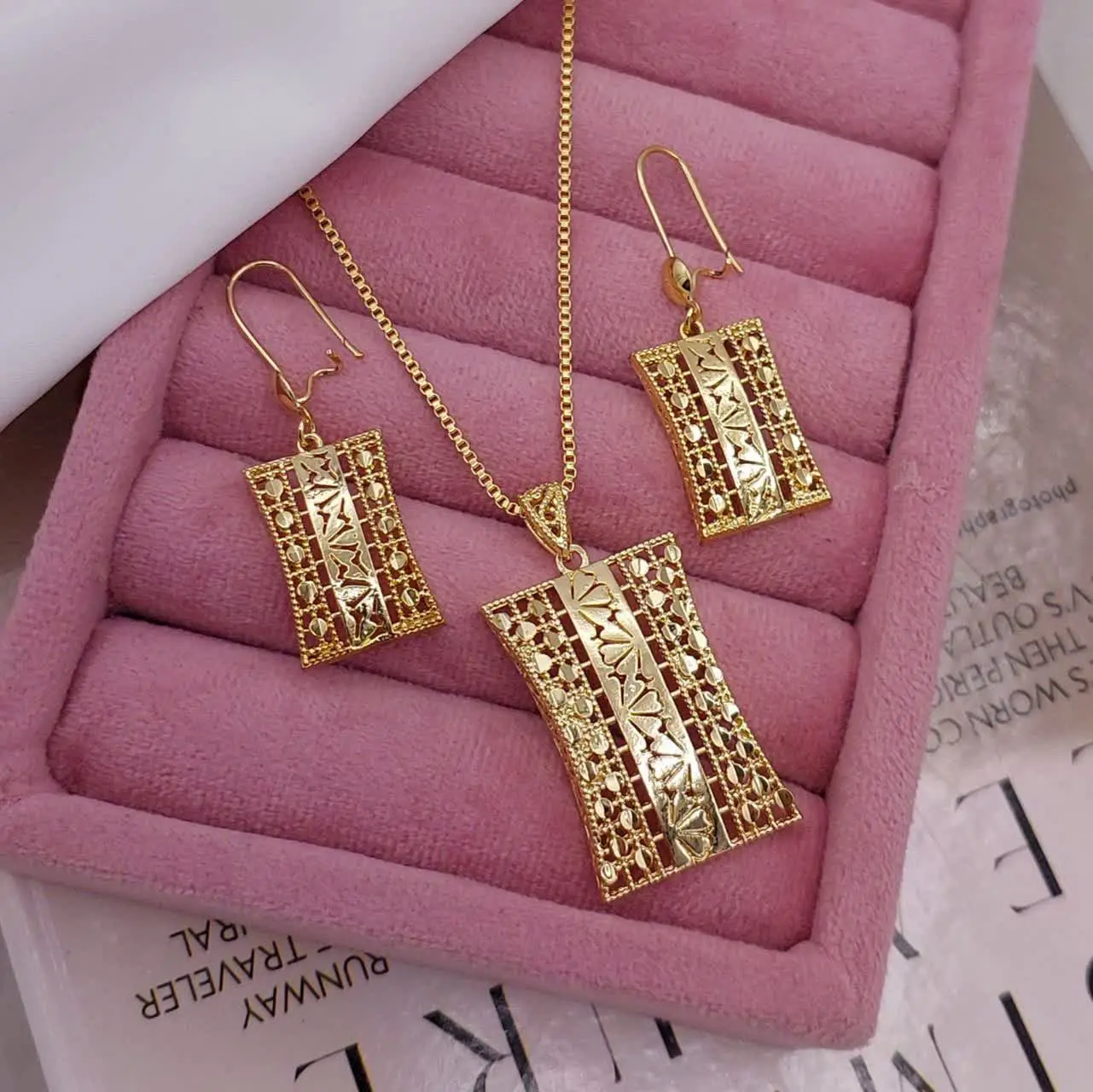 نیمست بازنجیر ونیزی فوق الع...