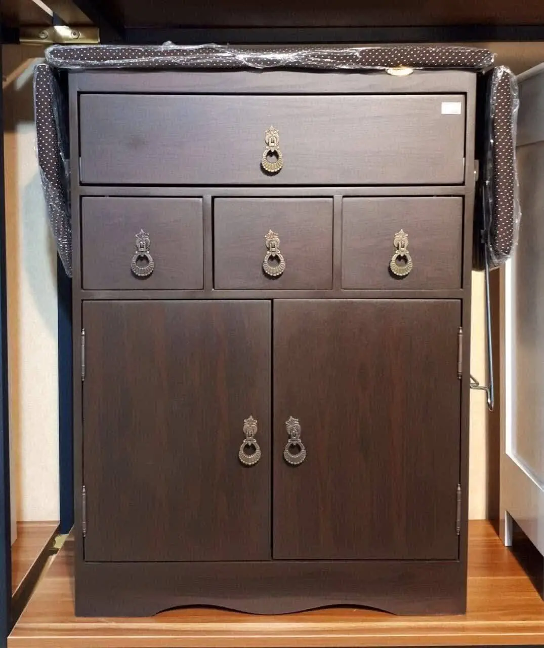 📌 میز اتو جا چرخ دار 
