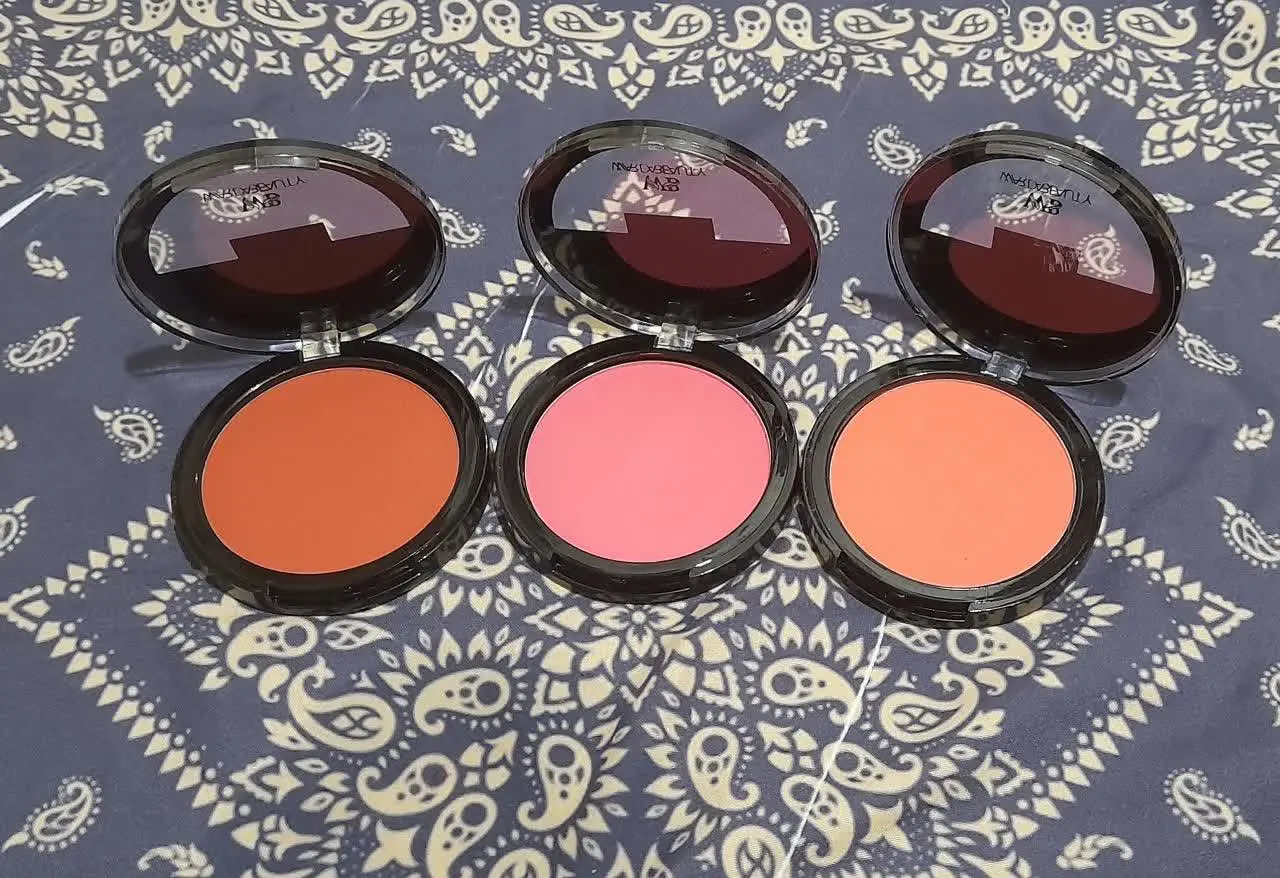 رژ گونه در سه رنگ زیبا 
