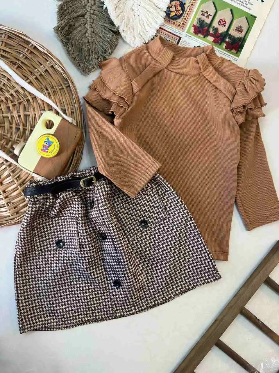 کد ۱۸۲۴ بلوز دامن چهارخونه شکلاتی دخترانه نوزادی و کودک 
