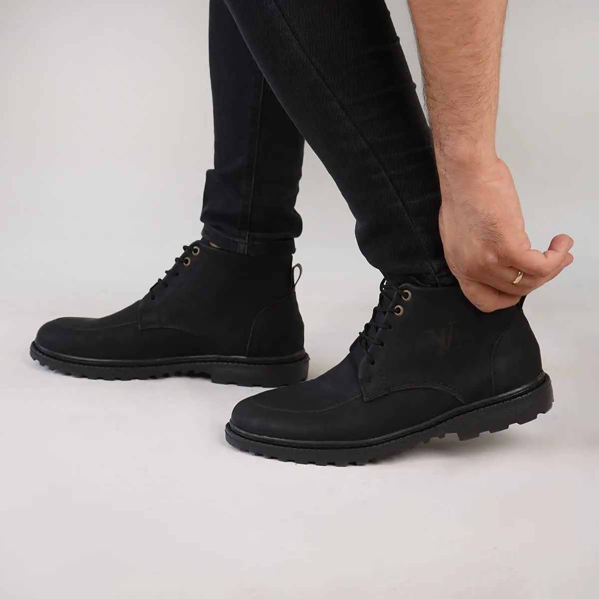 🏆نیم بوت مردانه LV مشکی مات مدل Roni ویژه
