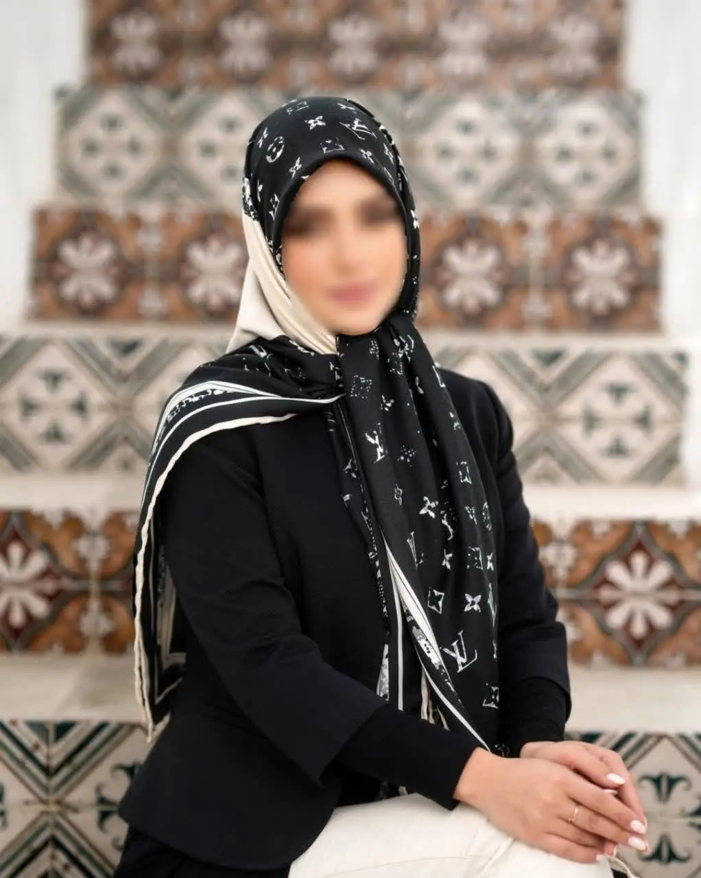 یه خانوم محجبه خوش استایل ه...