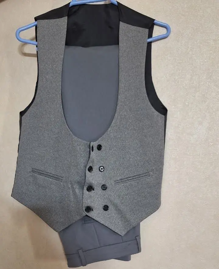 کت وشلوار وبلوز طوسی سایز ۳۴
