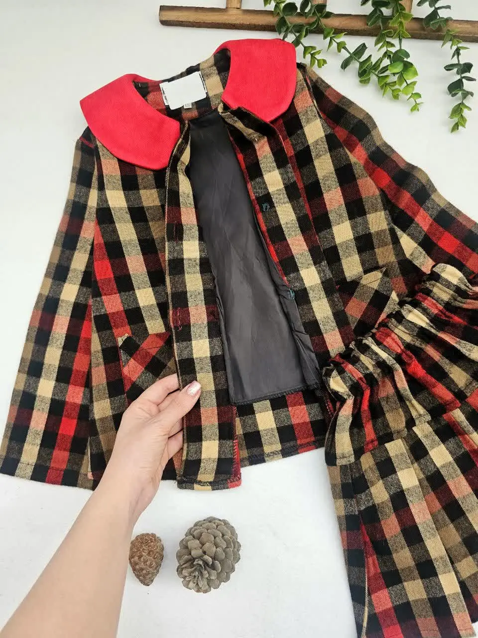 رنگبندی: قرمز
