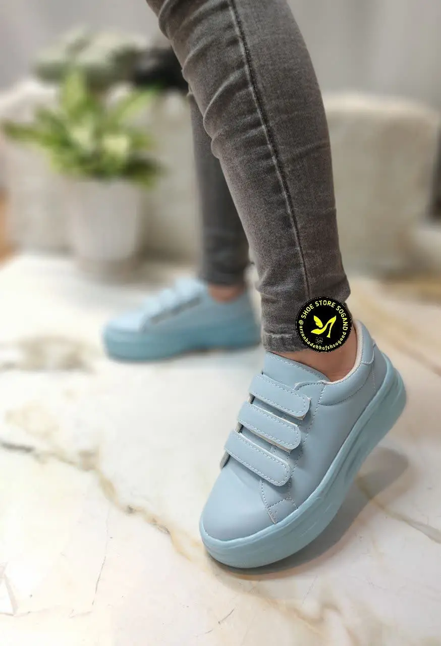 کتونی مدل هستی چسبی
