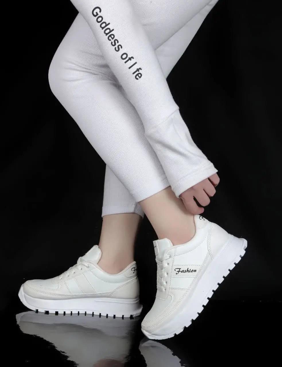 💠رنگ بندی: سفید - کرم - مشکی -