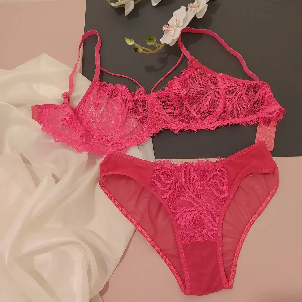 تمام دانتل مژه‌ای 😍😍
