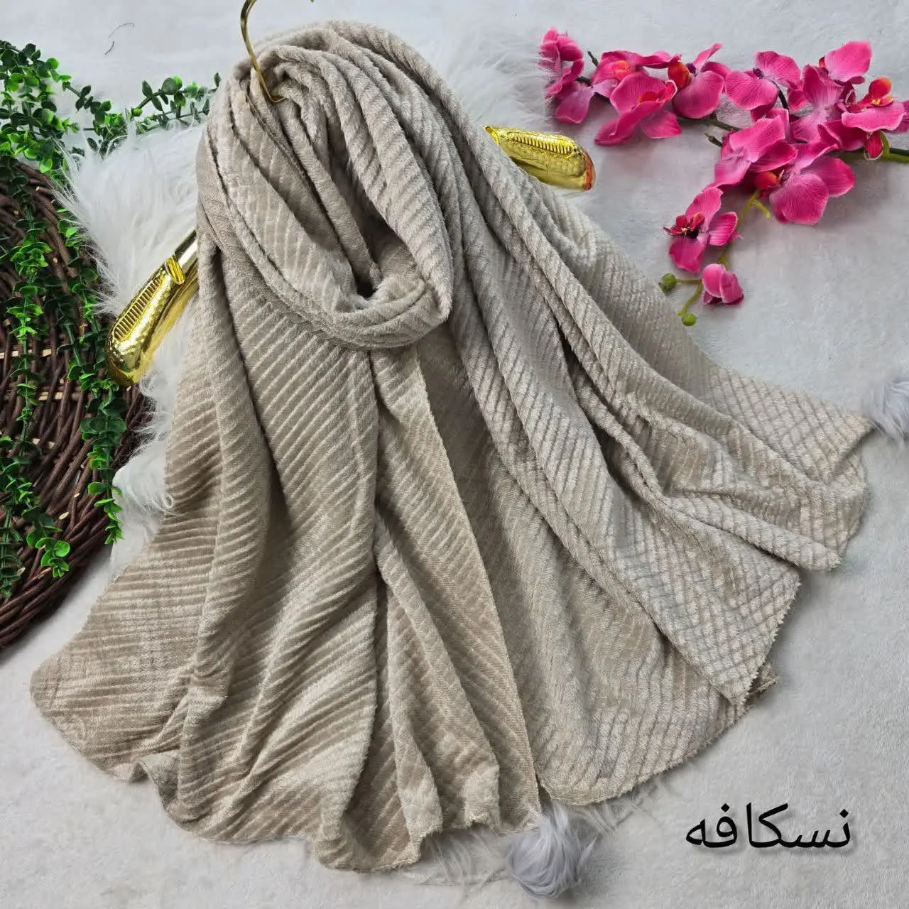 🍁 نام: شال مخمل پوم دار
