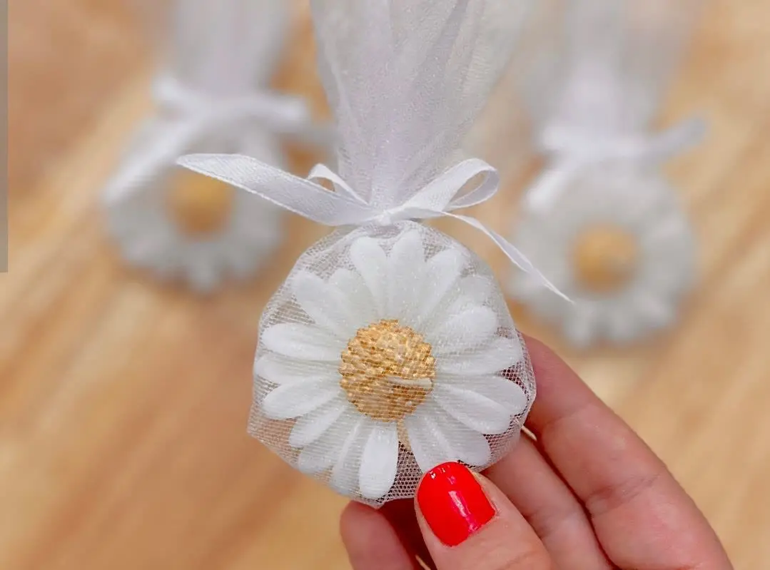 این شمع بابونه‌های خوشگل
