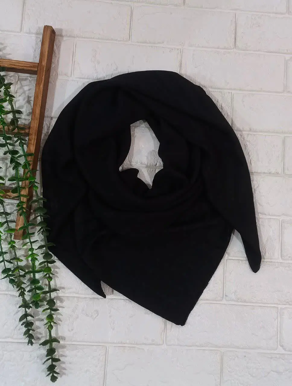 🌸روسری حریر مشکی حاشیه خطی