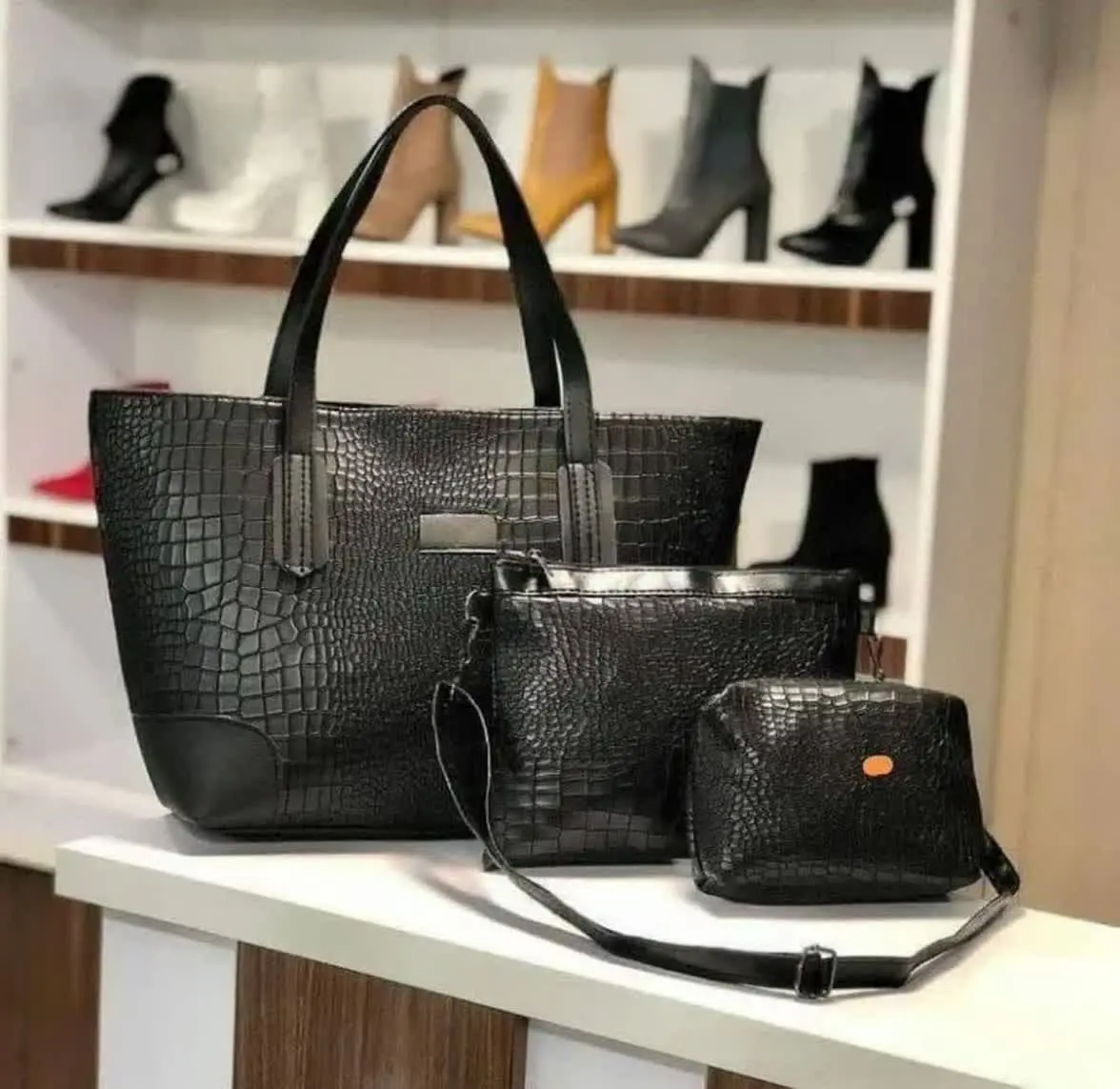 تمام کیفهای این کانال بعلت تغییر فصل حراج شد 🤩
