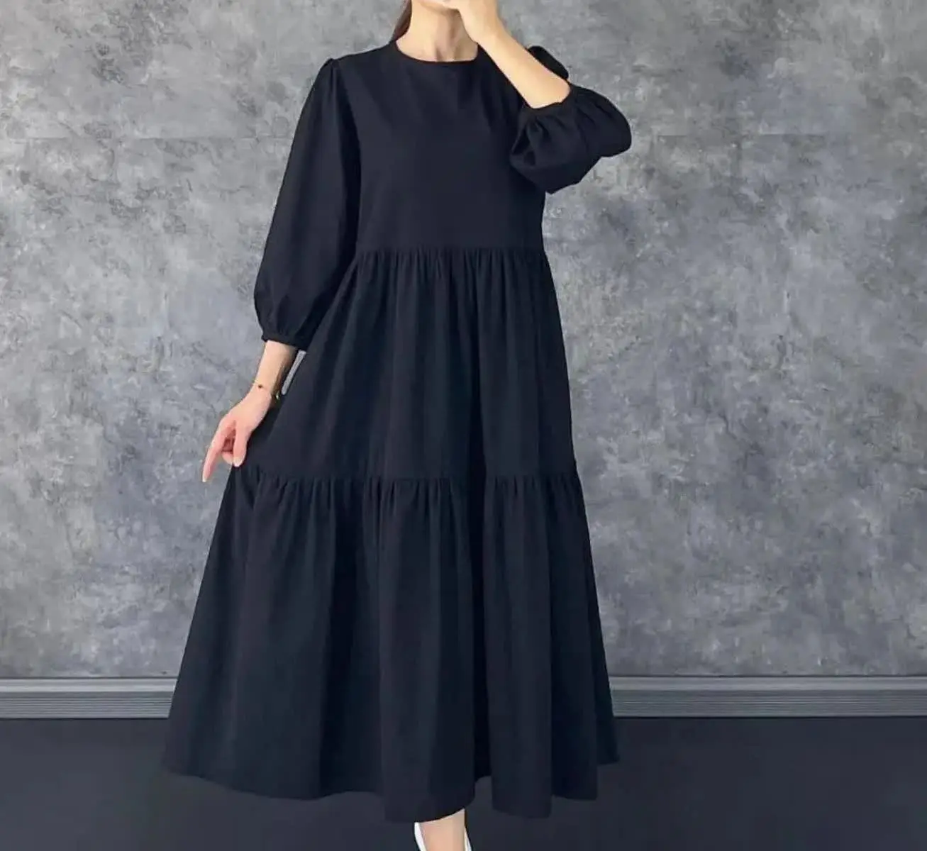 پیراهن بلند مشکی تمام نخ وی...