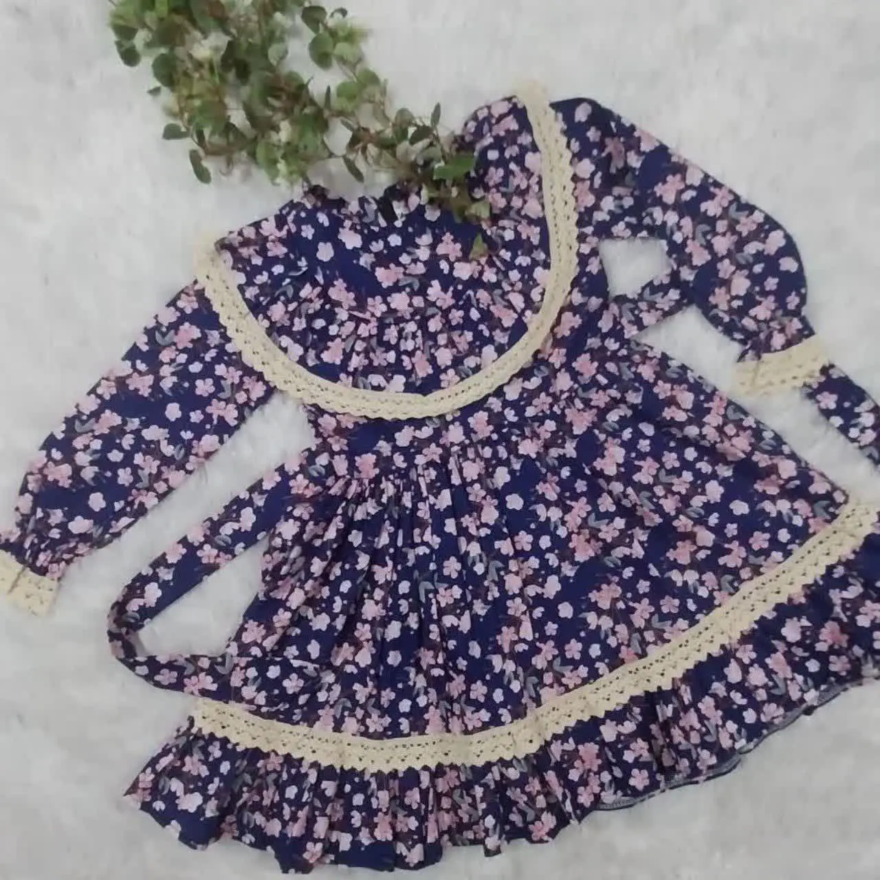 پیراهن زیبای نیلوفر
