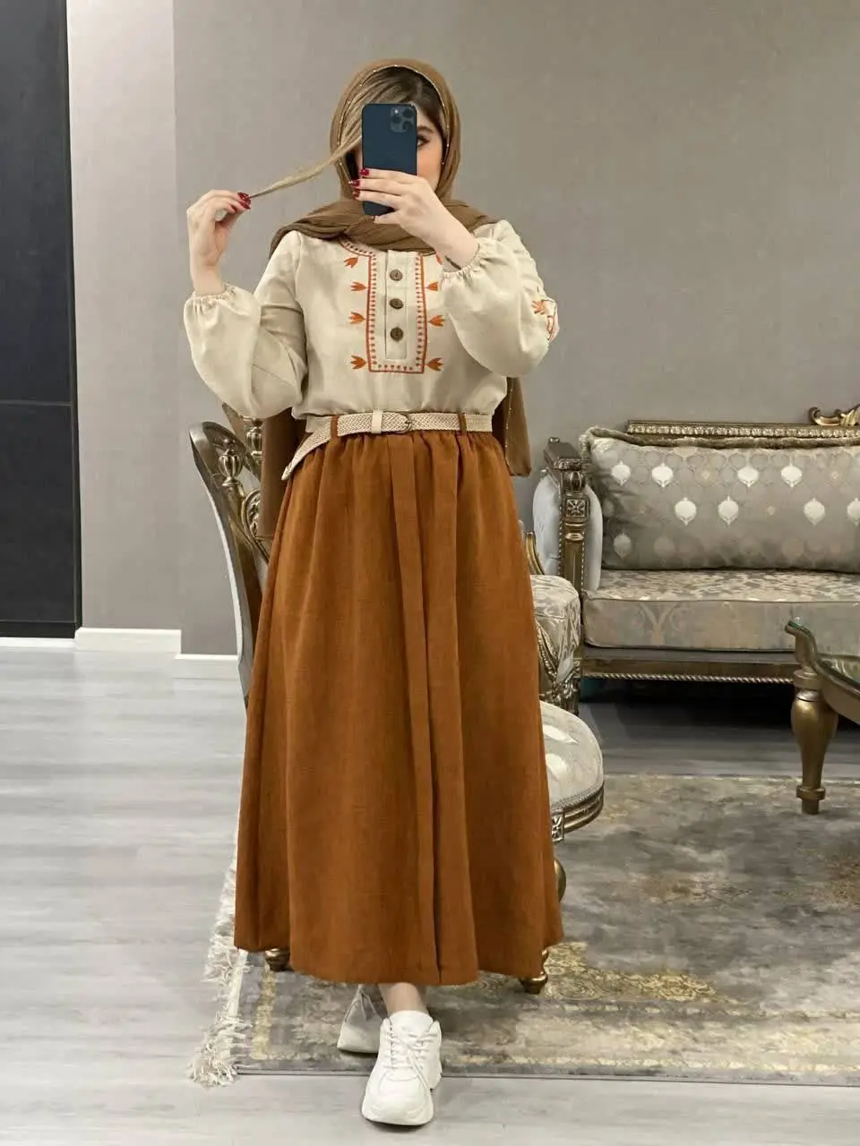 ببینید چ‌ست دلبری براتون اومده با جنس شانتون ک همه میدونید ن آبروی داره ن چروک میشه و نه رنگ دهی 🤩 بپوش و عمری استفاده کن👌 با این ست مهمونیا و دور همی هاتو زیباتر کن🥰 چقدر این مدل دلبره واقع