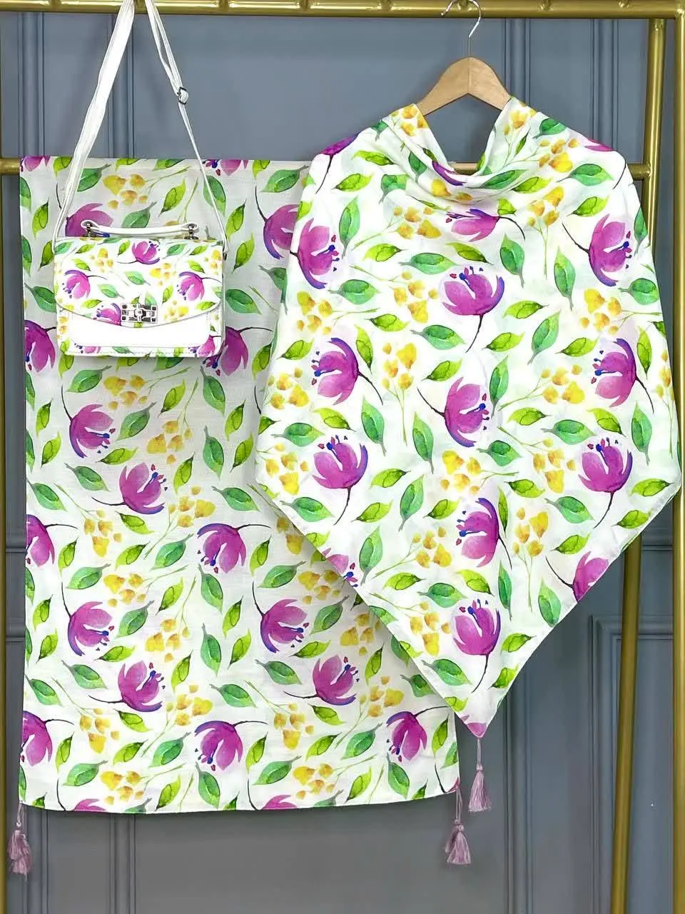 ابعاد کیف:۲۲*۱۷cm