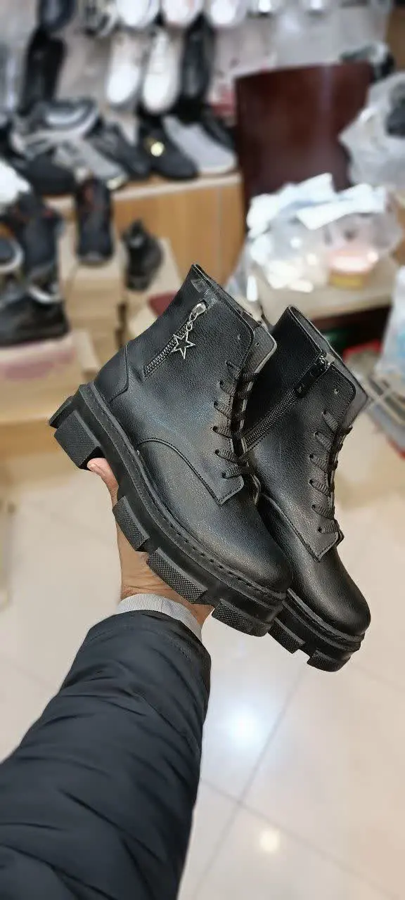 بوت تراکتوری یخ شکن 
