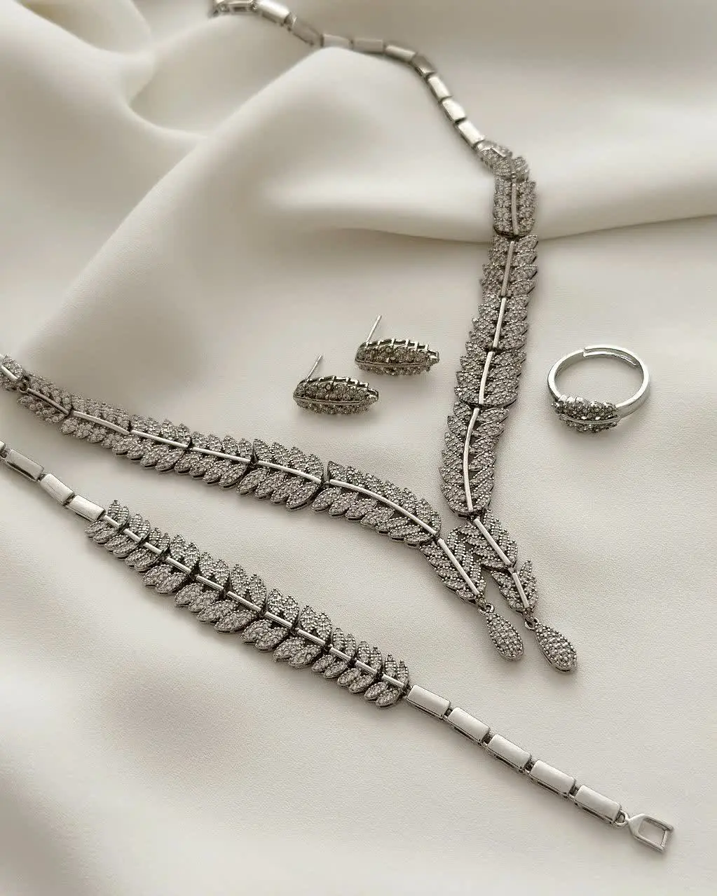 #سرویس جواهری کد ۱۹۵۴
