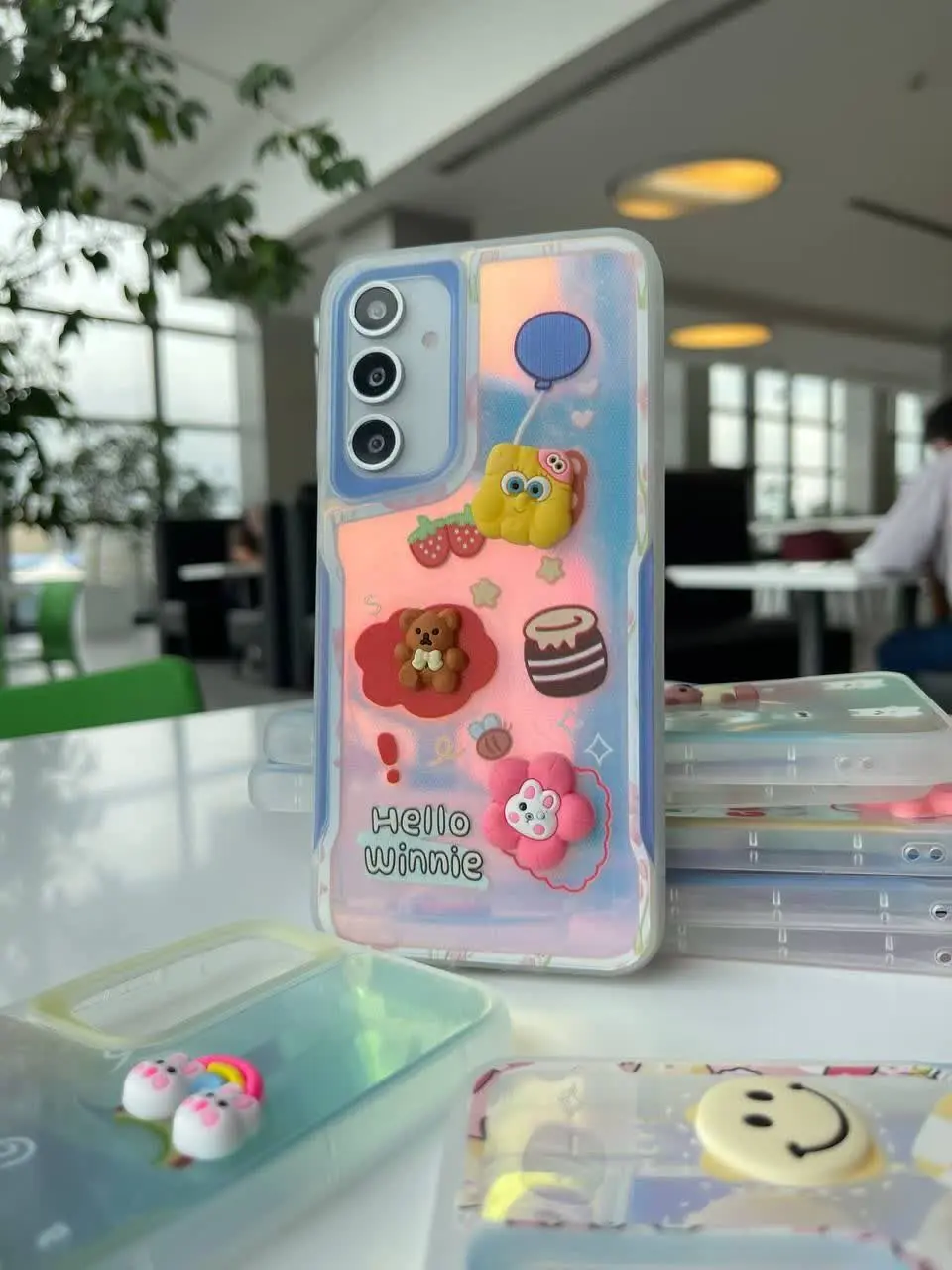 گارد استیکر عروسکی هولوگرامی – در ۱۰ طرح متنوع و رنگبندی جذاب مخصوص انواع #سامسونگ #شیائومی 
