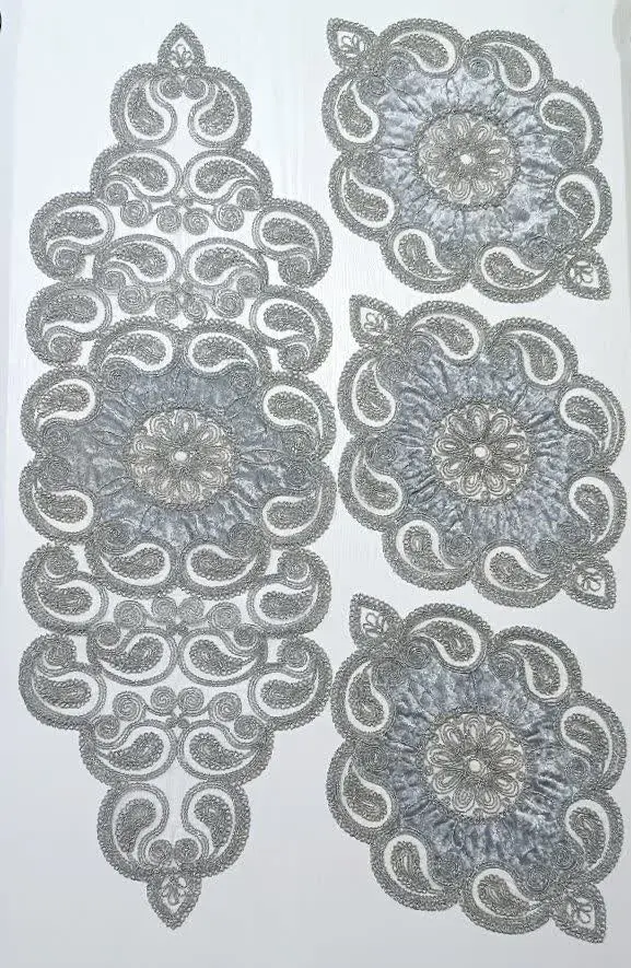 رومیزی ۴تکه مخمل و دانتل
