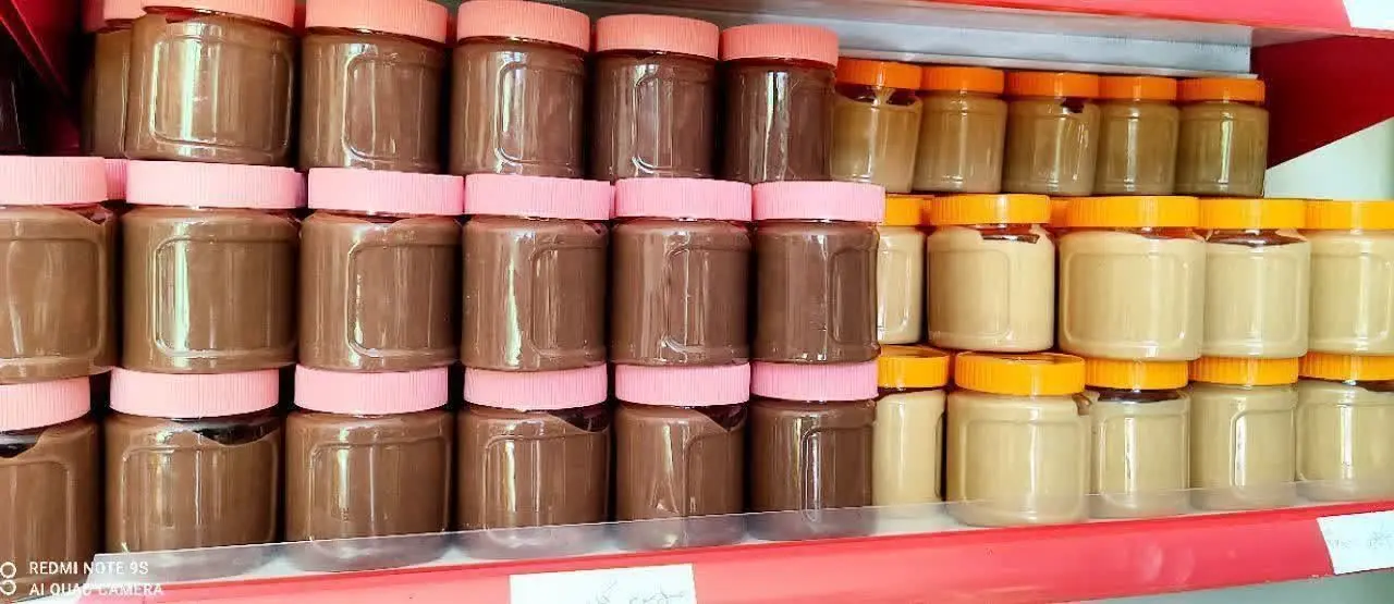 ترکیبی از کره بادام زمینی خ...